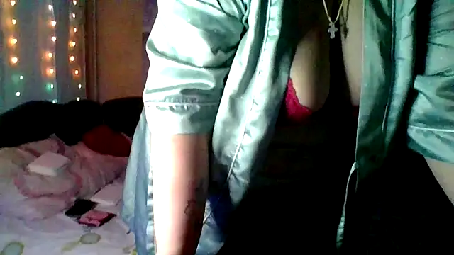 Snapshot of honey_sweet_couple chatting on December 2025 05:21:02 AM honey sweet couple online show from December 2025 05:21:02 AM