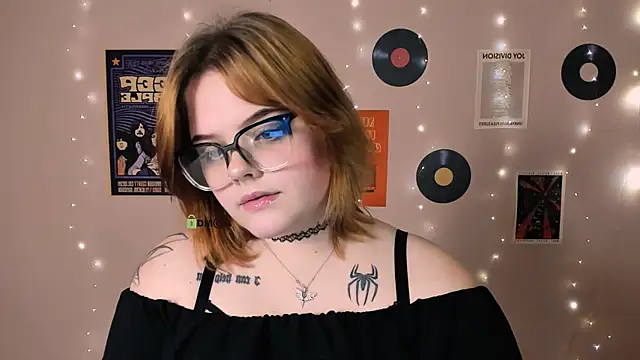 Snapshot of lika_pop chatting on November 2025 10:20:02 AM lika pop online show from November 2025 10:20:02 AM