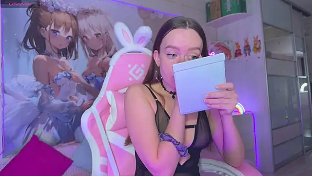 CheekySashaCharm online show from May 2026 06:18:01 AM