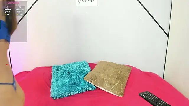 Snapshot of VictoriaRouge_ chatting on November 2025 10:26:01 AM VictoriaRouge online show from November 2025 10:26:01 AM