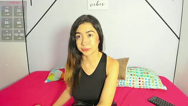 Snapshot of VictoriaRouge_ chatting on November 2025 01:00:02 PM VictoriaRouge online show from November 2025 01:00:02 PM