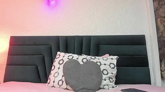 Snapshot of VictoriaRouge_ chatting on February 2026 04:12:01 AM VictoriaRouge online show from February 2026 04:12:01 AM