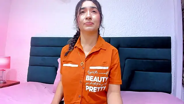 Snapshot of VictoriaRouge_ chatting on June 2026 08:24:02 PM VictoriaRouge online show from June 2026 08:24:02 PM