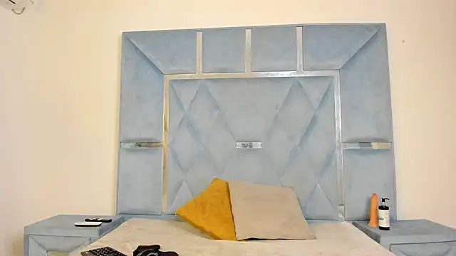 Snapshot of Kymasm chatting on February 2026 01:00:02 PM Kymasm online show from February 2026 01:00:02 PM