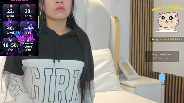 roxyflame  online show from April 2026 11:46:02 AM