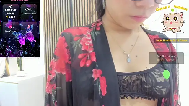 roxyflame  online show from April 2026 11:29:02 AM