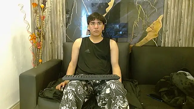 Snapshot of Tommy160920 chatting on November 2025 01:37:02 PM Tommy160920 online show from November 2025 01:37:02 PM