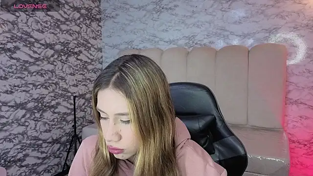 Evy Luxx v online show from February 2026 03:50:02 AM