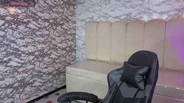 Evy Luxx v online show from February 2026 03:45:02 AM