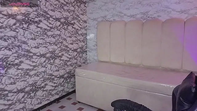 Evy Luxx v online show from February 2026 03:26:01 AM