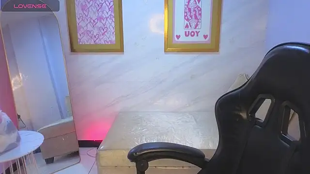 Evy Luxx v online show from April 2026 03:41:02 AM