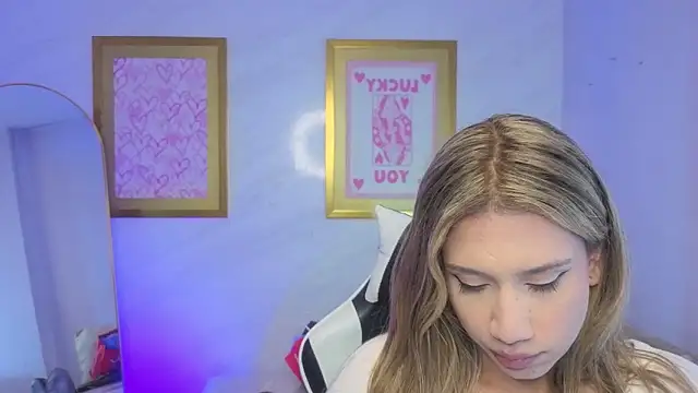 Evy Luxx v online show from March 2026 03:31:02 AM