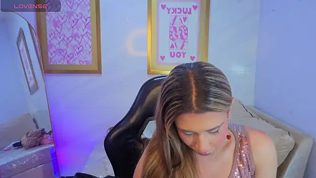 Evy Luxx v online show from May 2026 08:51:02 PM