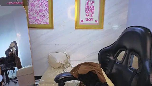 Evy Luxx v online show from March 2026 03:43:02 AM