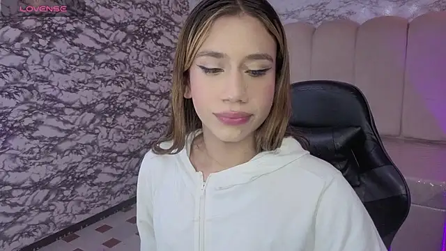 Evy Luxx v online show from February 2026 03:32:02 PM