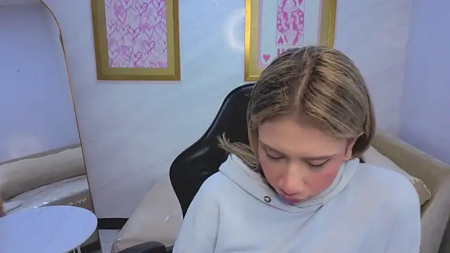 Evy Luxx v online show from April 2026 03:24:01 AM