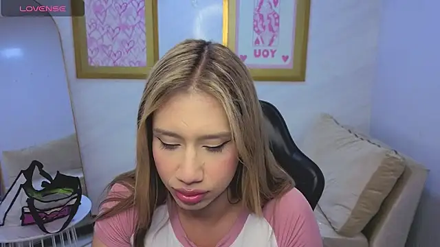 Evy Luxx v online show from April 2026 03:33:01 AM