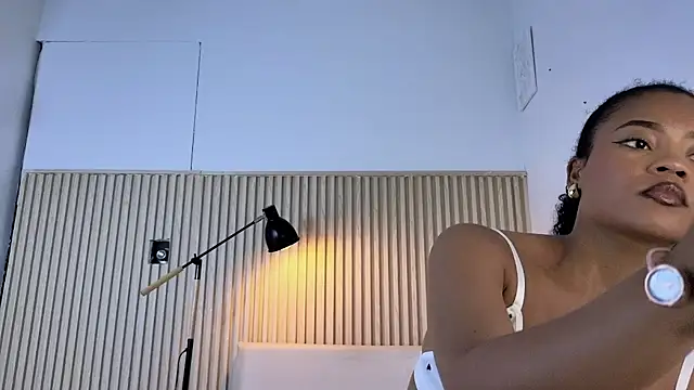 vanestraus online show from March 2026 09:48:01 PM