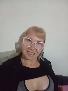 Snapshot of SexyMilf1211 chatting on June 2026 11:21:02 AM SexyMilf1211 online show from June 2026 11:21:02 AM