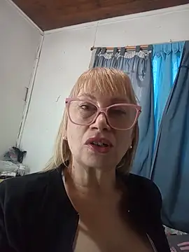 Snapshot of SexyMilf1211 chatting on June 2026 12:14:01 PM SexyMilf1211 online show from June 2026 12:14:01 PM