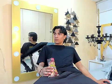 Snapshot of MattFiore chatting on December 2025 07:06:01 PM MattFiore online show from December 2025 07:06:01 PM