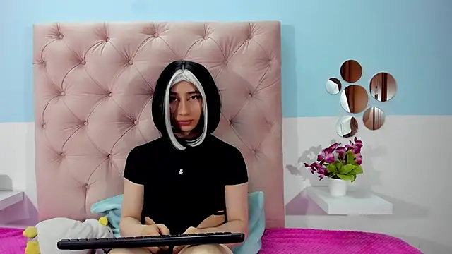 Snapshot of Charlothe_7 chatting on December 2025 04:15:01 AM Charlothe 7 online show from December 2025 04:15:01 AM