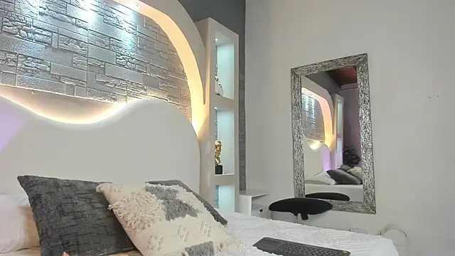 Valentino moretti online show from January 2026 01:17:02 PM