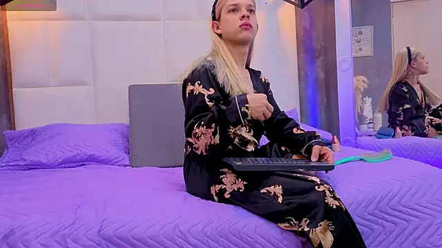 Snapshot of Valentino_moretti chatting on April 2026 01:34:02 PM Valentino moretti online show from April 2026 01:34:02 PM