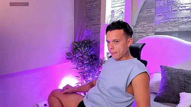 Valentino moretti online show from November 2025 12:30:01 PM