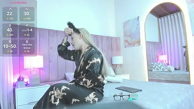 Valentino moretti online show from March 2026 11:17:02 AM