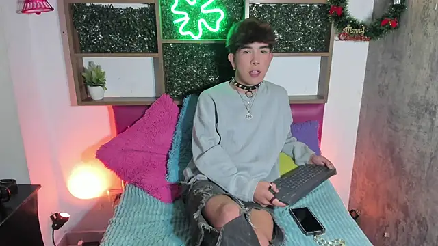 Angeldust19 online show from November 2025 04:00:02 AM