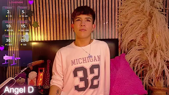 Angeldust19 online show from April 2026 03:19:01 AM