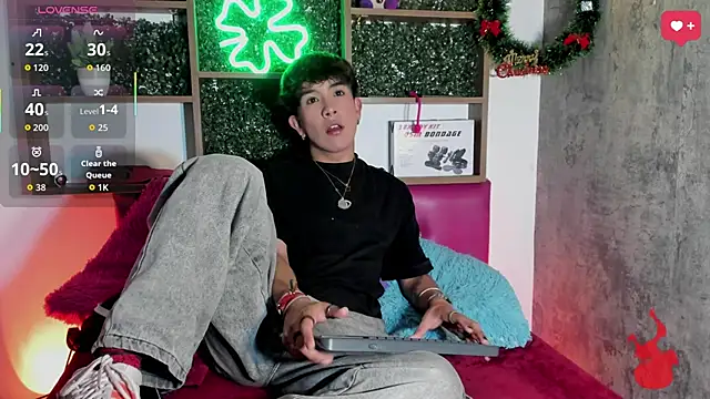 Angeldust19 online show from November 2025 12:33:02 AM