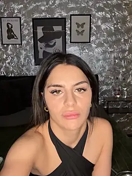 DeineJulia online show from November 2025 07:14:01 PM