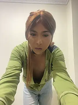 Hopemoretti online show from December 2025 02:45:02 AM