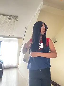 Hopemoretti online show from November 2025 06:08:01 PM