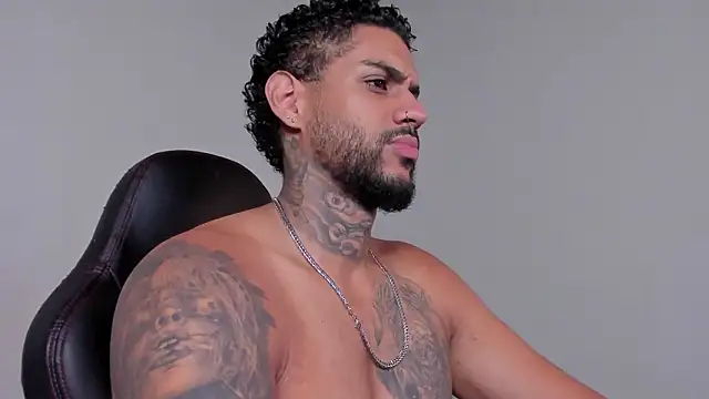 LuigiVitale 1 online show from February 2026 02:07:02 AM