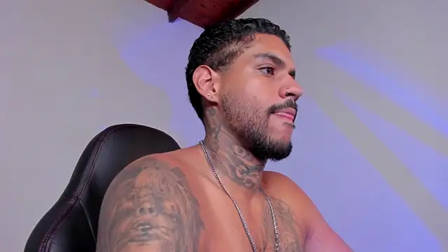 LuigiVitale 1 online show from November 2025 01:49:01 AM