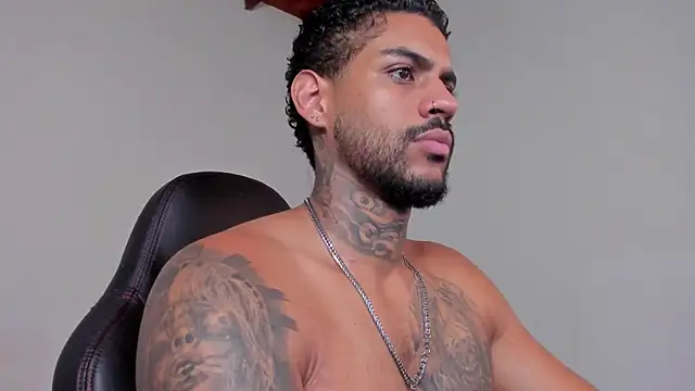 LuigiVitale 1 online show from December 2025 04:49:02 AM