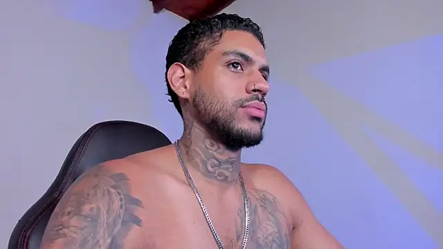 LuigiVitale 1 online show from November 2025 01:04:02 AM