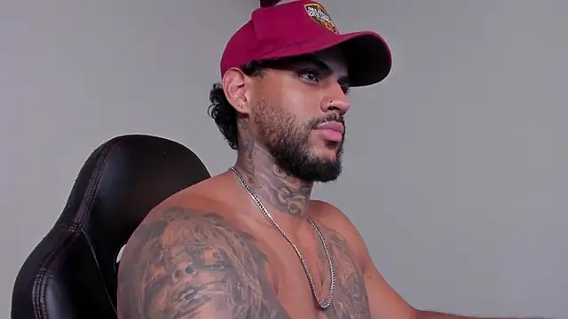 LuigiVitale 1 online show from February 2026 03:48:01 AM