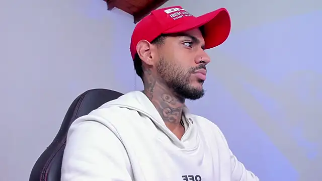 LuigiVitale 1 online show from November 2025 08:04:01 AM