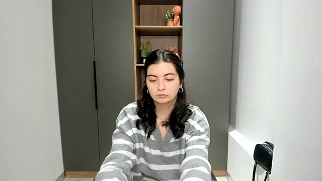 Snapshot of DelilaVanvliet chatting on November 2025 10:09:01 AM DelilaVanvliet online show from November 2025 10:09:01 AM