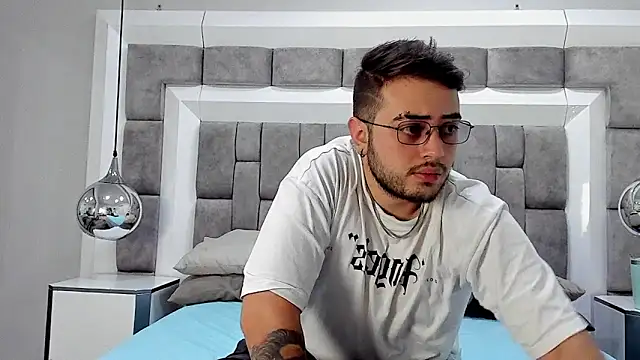 Ethan Greys online show from November 2025 04:02:01 AM