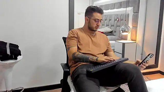 Ethan Greys online show from November 2025 03:38:02 AM