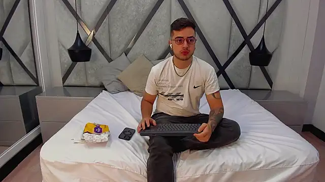 Ethan Greys online show from January 2026 11:30:01 PM