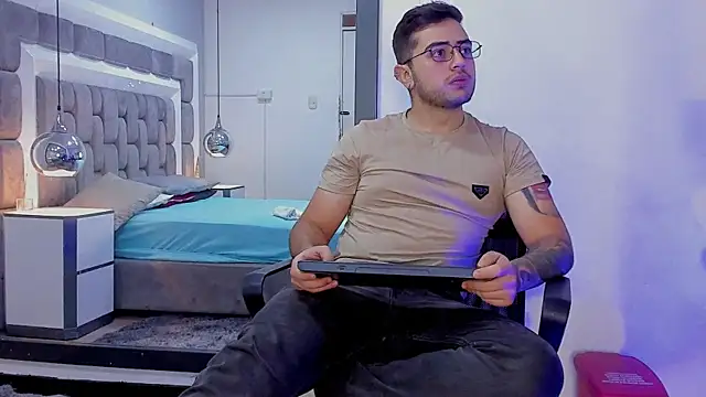 Ethan Greys online show from December 2025 04:27:01 AM