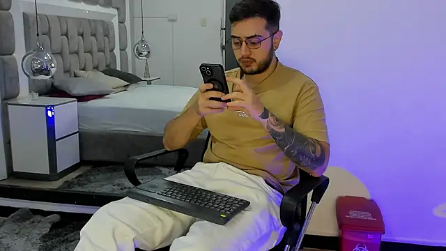 Ethan Greys online show from December 2025 03:57:01 AM