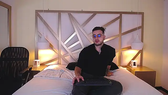 Ethan Greys online show from December 2025 04:13:02 AM