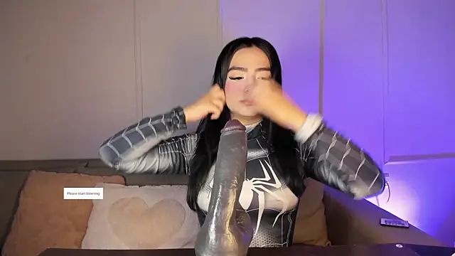 SaraDiamondss online show from May 2026 07:56:02 PM
